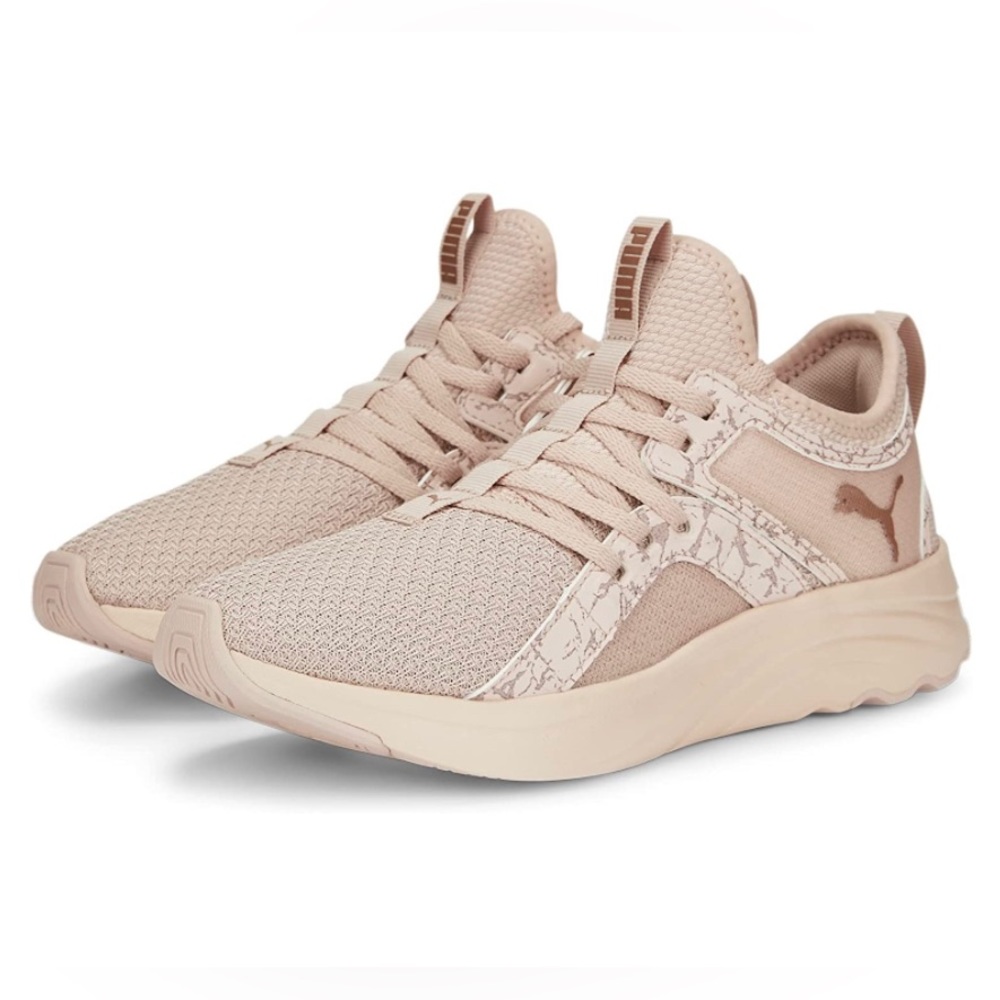 Women’s sneakers